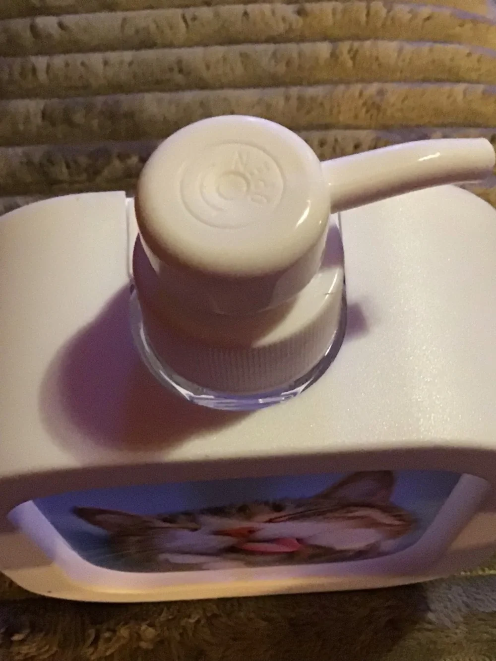 White Cat-Themed Pet Shampoo Dispenser Bottle